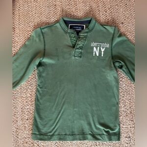 Abercrombie NY retro army green 2 button pullover tee